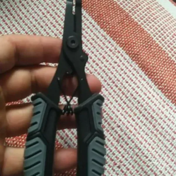 HookGrip Fishing Pliers photographed by y***r, a verified buyer