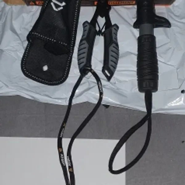 HookGrip Fishing Pliers photographed by AliExpress Shopper, a verified buyer